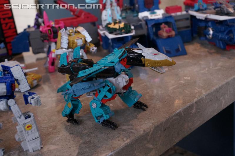SDCC 2016: Hasbro Press Event: Combiner Wars Liokaiser - Transformers Event: Liokaiser 025