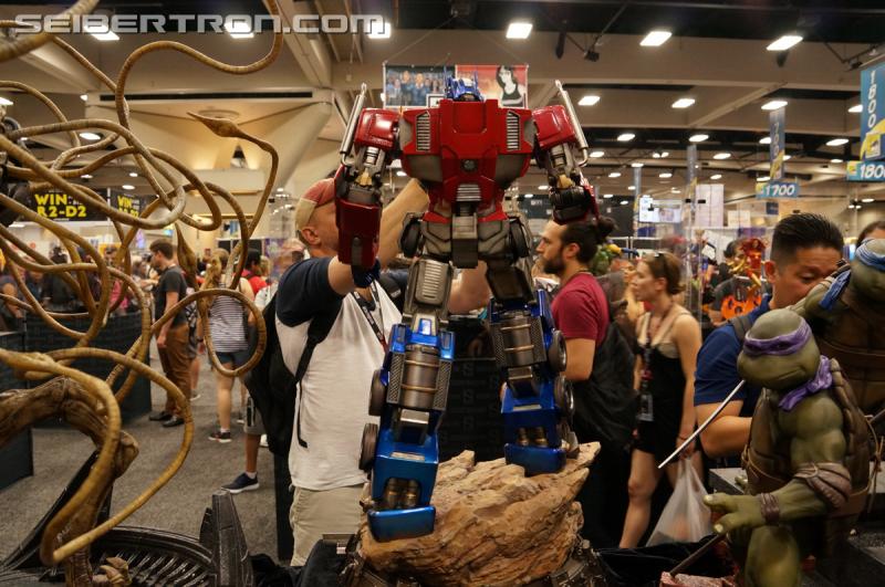 SDCC 2016: Prime 1 Studio Optimus Prime at Sideshow - Transformers Event: DSC02399