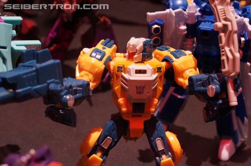 SDCC 2016: Diorama featuring Titans Return and Combiner Wars products - Transformers Event: DSC02563