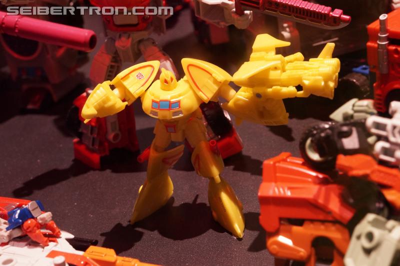SDCC 2016: Diorama featuring Titans Return and Combiner Wars products - Transformers Event: DSC02572