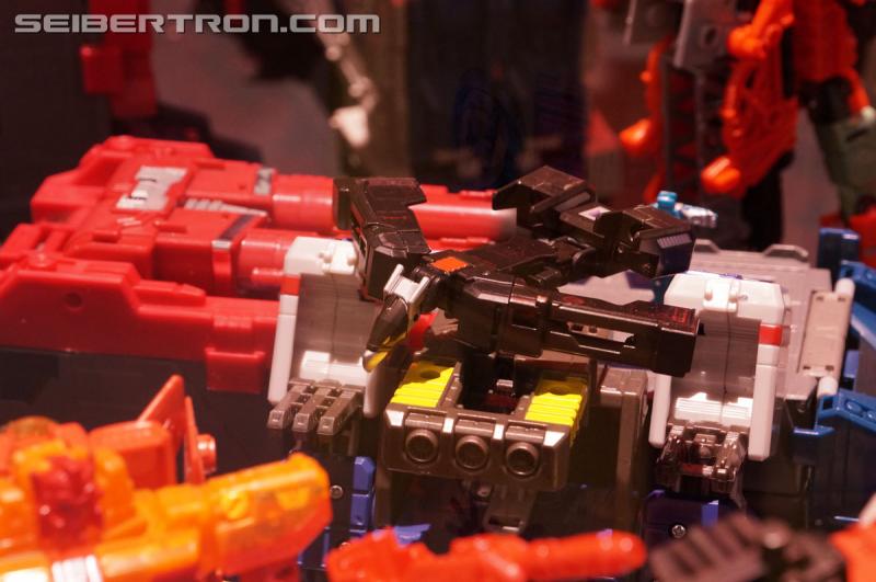 SDCC 2016: Diorama featuring Titans Return and Combiner Wars products - Transformers Event: DSC02578