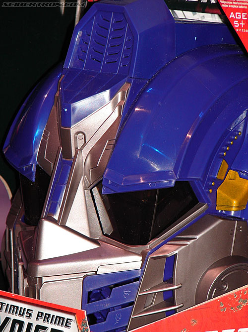 Toy Fair 2007 - New York: Hasbro's Transformers Products - Transformers Event: Click <a href="/media/video/toyfair2007tfvids.php?video=helmet">here</a> to view a video of this product.