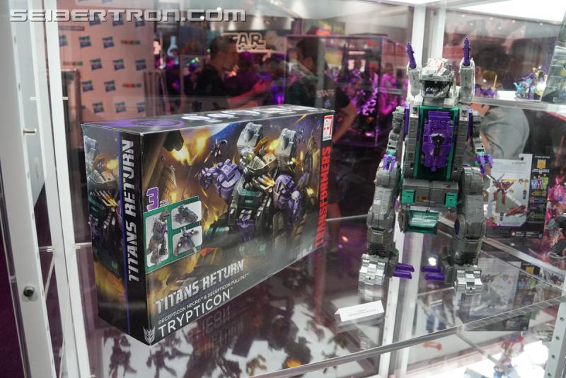 SDCC 2017: Transformers Titans Return Products - Transformers Event: DSC04472