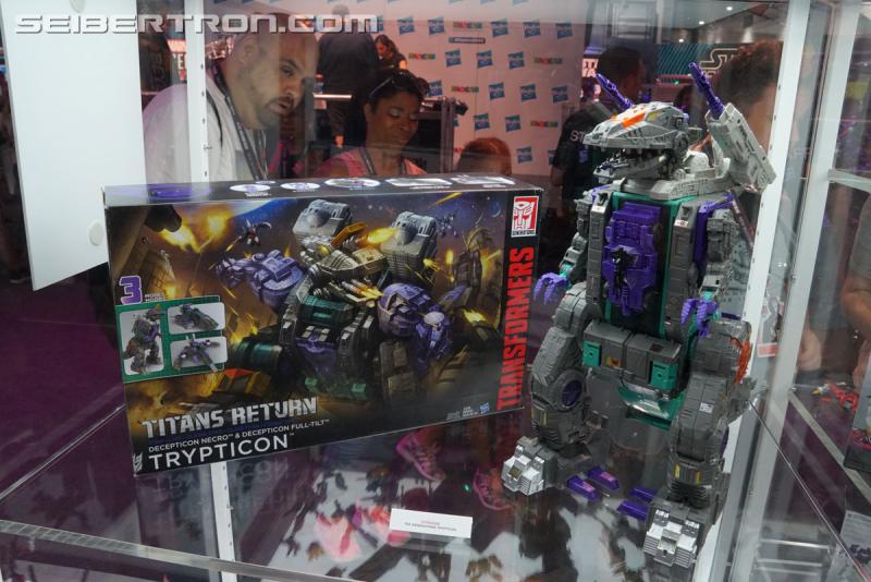 SDCC 2017: Transformers Titans Return Products - Transformers Event: DSC04477