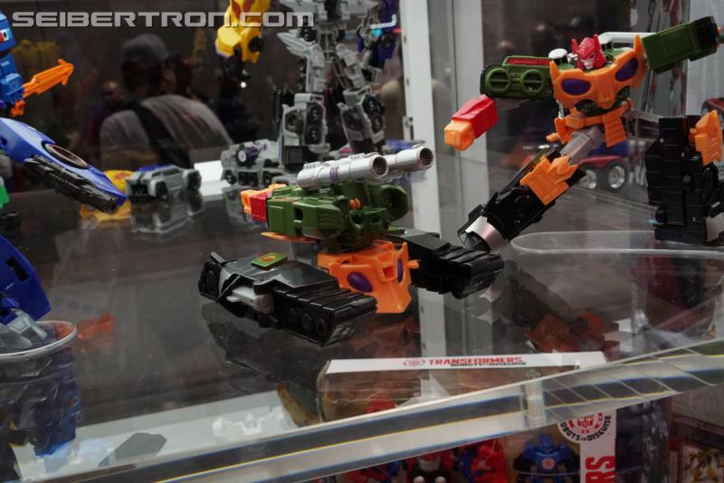 SDCC 2017: Transformers Robots In Disguise Combiner Force - Transformers Event: DSC04801