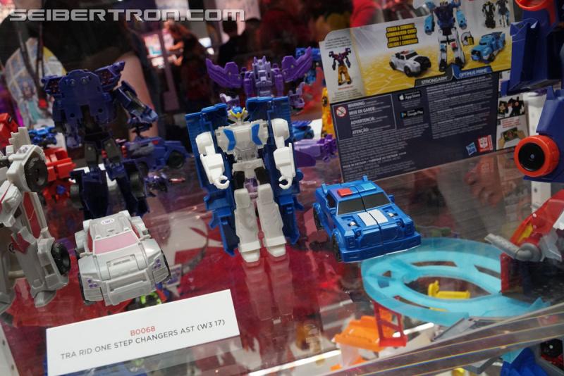 SDCC 2017: Transformers Robots In Disguise Combiner Force - Transformers Event: DSC04828