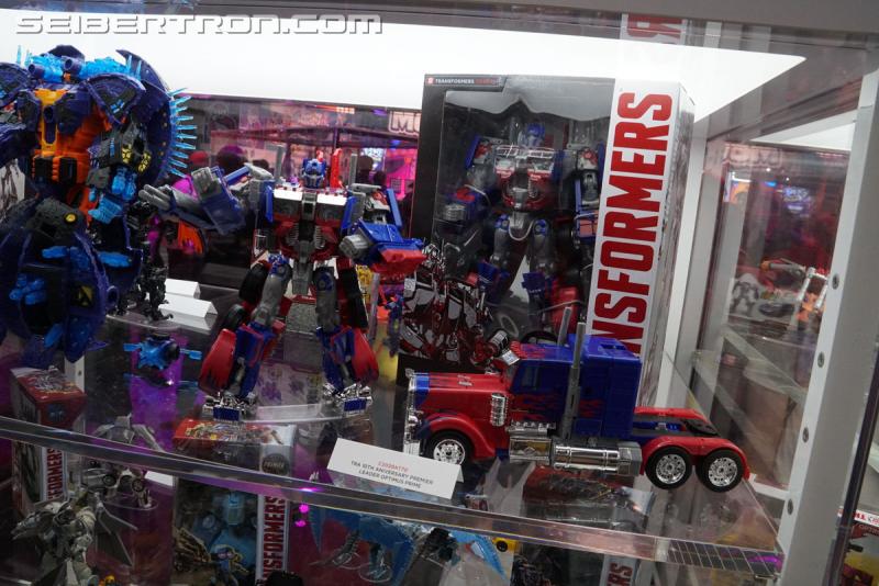 SDCC 2017: Transformers Tribute Optimus Prime - Transformers Event: DSC04845