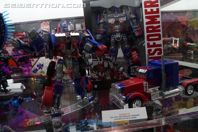SDCC 2017: Transformers Tribute Optimus Prime - Transformers Event: DSC04852