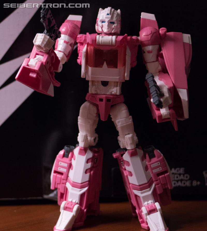 HASCON 2017: Titans Return Arcee Exclusive - Transformers Event: DSC02482