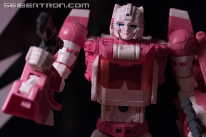 HASCON 2017: Titans Return Arcee Exclusive - Transformers Event: DSC02483