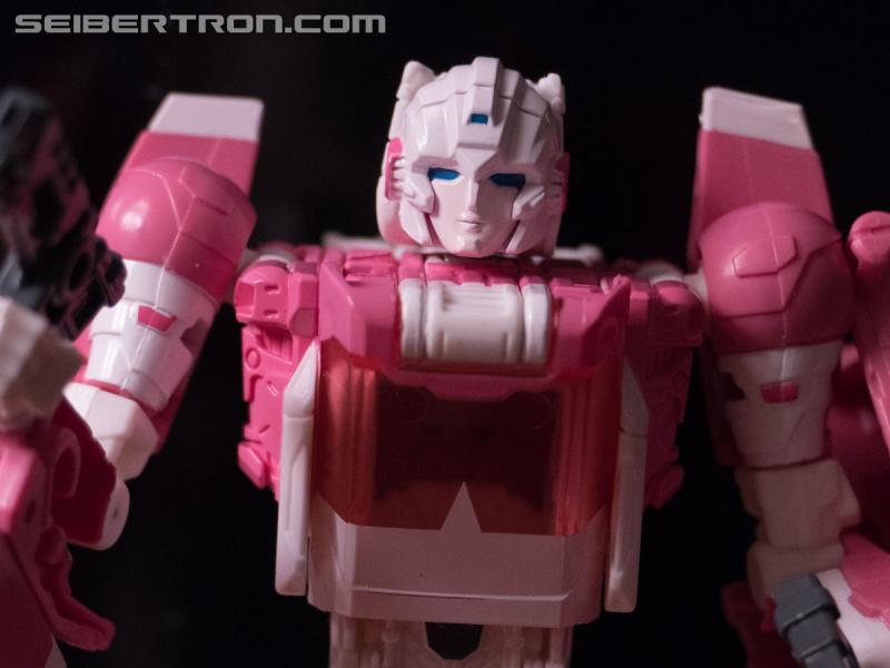 HASCON 2017: Titans Return Arcee Exclusive - Transformers Event: DSC02484a