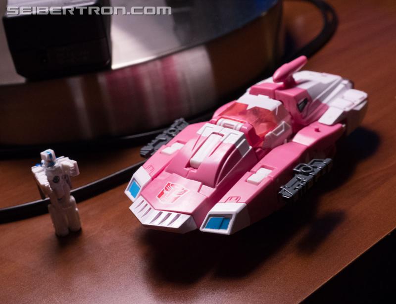HASCON 2017: Titans Return Arcee Exclusive - Transformers Event: DSC02488