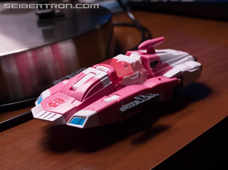 HASCON 2017: Titans Return Arcee Exclusive - Transformers Event: DSC02494