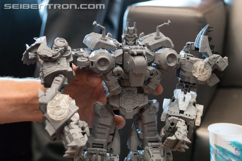 HASCON 2017: Power of the Primes VOLCANICUS Gray Model - Transformers Event: DSC02593