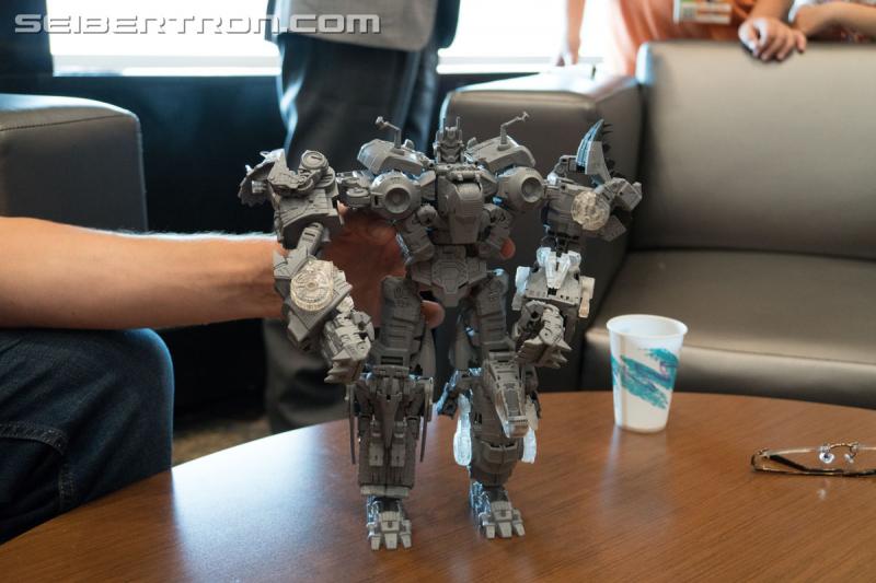 HASCON 2017: Power of the Primes VOLCANICUS Gray Model - Transformers Event: DSC02595