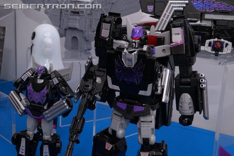 NYCC 2017: NYCC Reveals: Power of the Primes Rodimus Unicronus - Transformers Event: Rodimus Unicronus 006