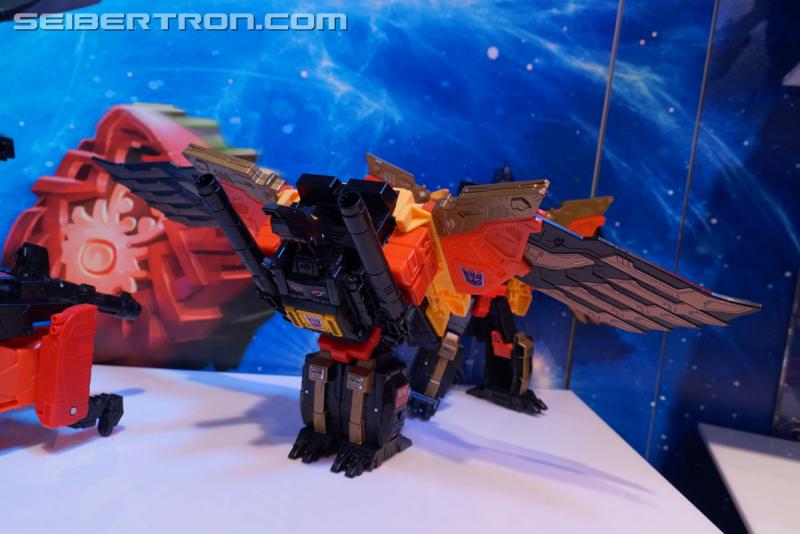 Toy Fair 2018: Transformers Power of the Primes PREDAKING - Transformers Event: Predaking 421