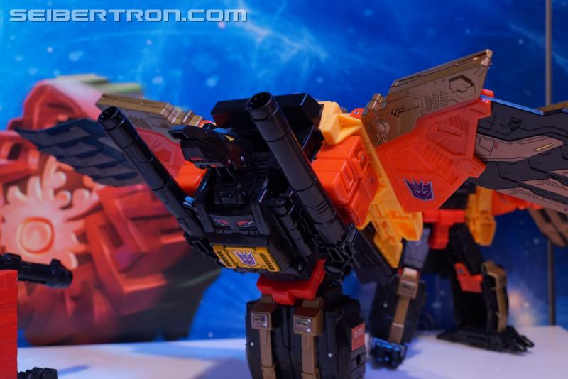 Toy Fair 2018: Transformers Power of the Primes PREDAKING - Transformers Event: Predaking 422