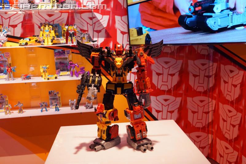 Toy Fair 2018: Transformers Power of the Primes PREDAKING - Transformers Event: Predaking 458