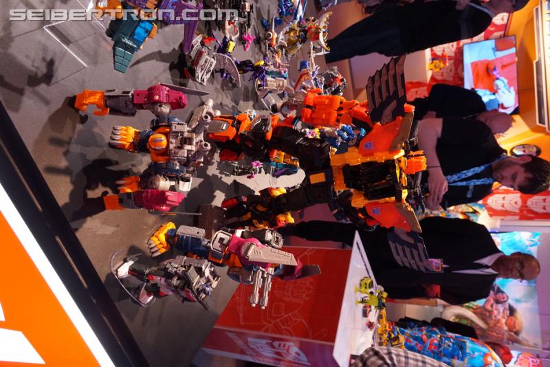 Toy Fair 2018: Transformers Power of the Primes OPTIMAL OPTIMUS - Transformers Event: Optimal Optimus 270