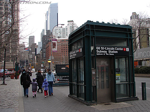 Toy Fair 2007 - New York: Statue of Liberty - Transformers Event: