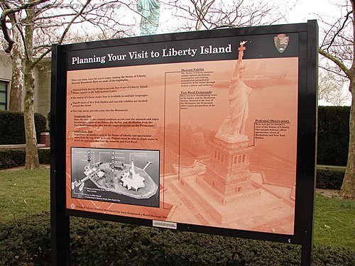 Toy Fair 2007 - New York: Statue of Liberty - Transformers Event: