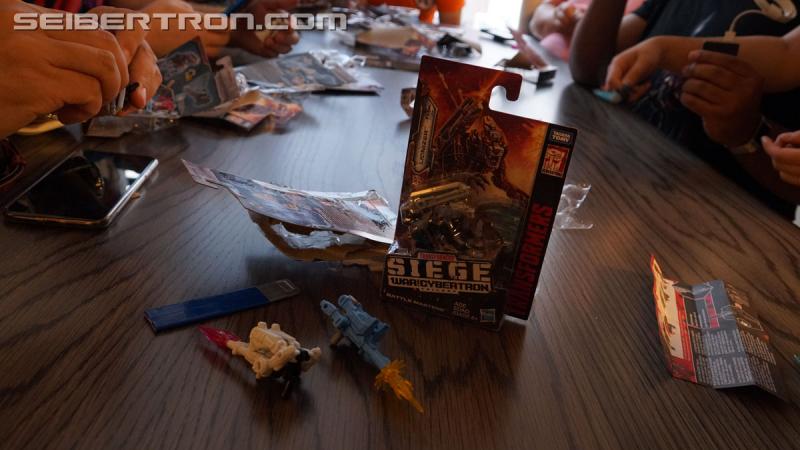 NYCC 2018: War for Cybertron Wave 1 Unboxing Event - Transformers Event: DSC08812
