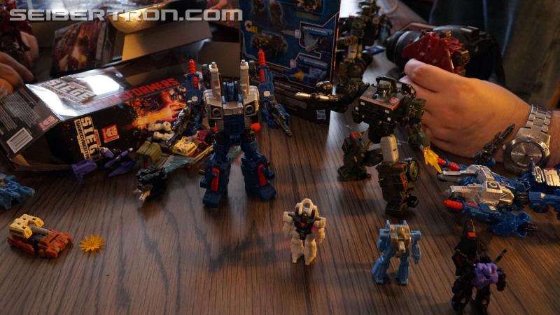NYCC 2018: War for Cybertron Wave 1 Unboxing Event - Transformers Event: DSC08892