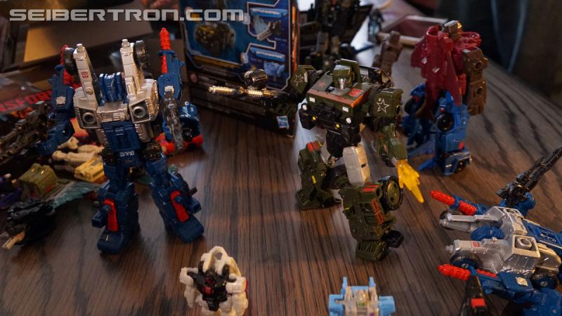 NYCC 2018: War for Cybertron Wave 1 Unboxing Event - Transformers Event: DSC08893