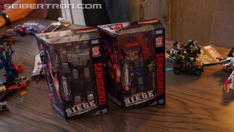 NYCC 2018: War for Cybertron Wave 1 Unboxing Event - Transformers Event: DSC08899