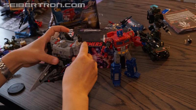 NYCC 2018: War for Cybertron Wave 1 Unboxing Event - Transformers Event: DSC08922