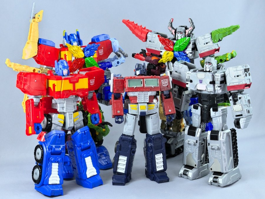 In Hand Images of Transformers Wild King Line Finally Give us an Idea of their Size